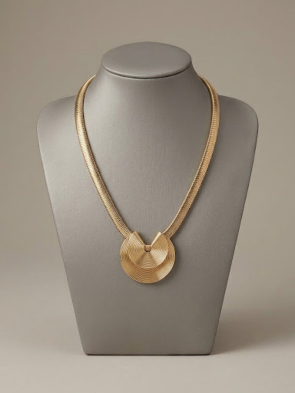 Ribbed Double Disc Pendant Necklace | Geometric Herringbone Chain